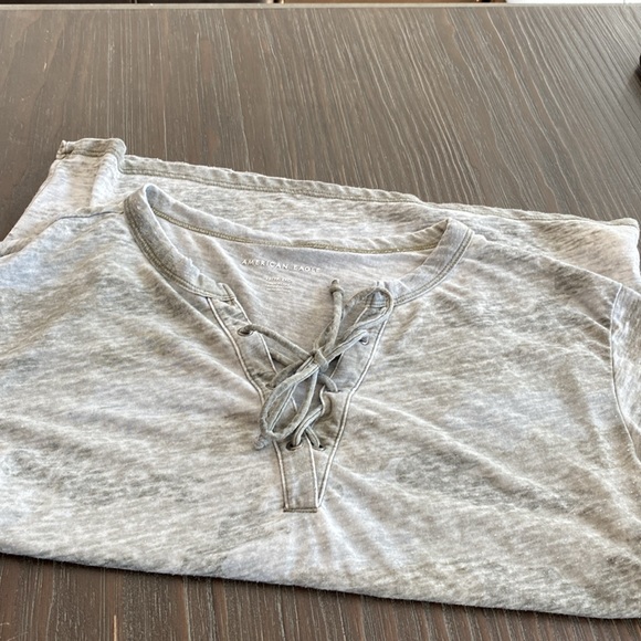 American Eagle camo T-shirt in size extra small with tie front. - Picture 8 of 8